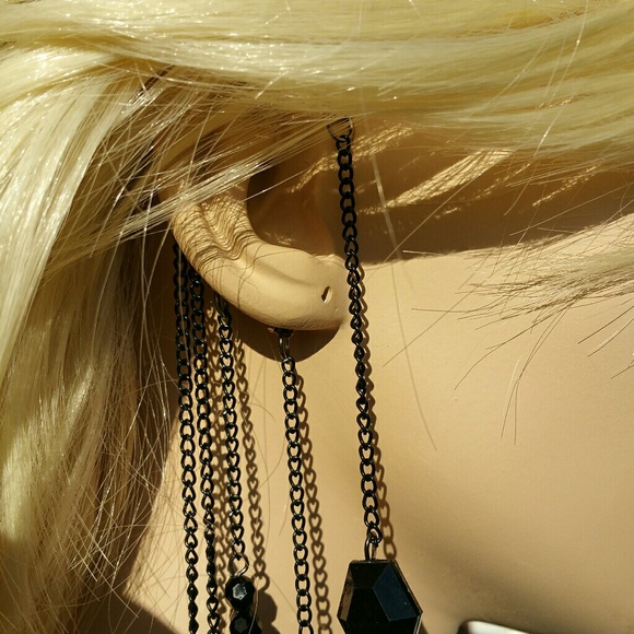 Black jewel ear hoop/cuff - Picture 2 of 2